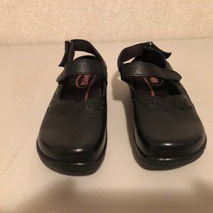 Klogs women's shoes size 7.5